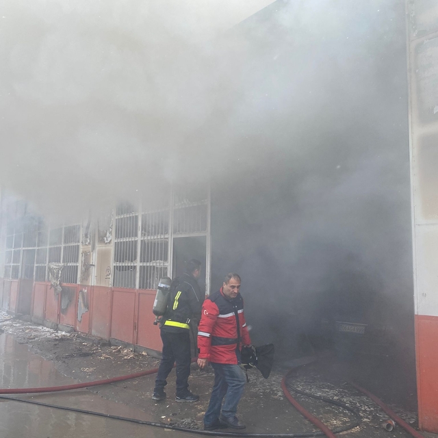 Malatya'da iş yerindeki yangın hasara neden oldu