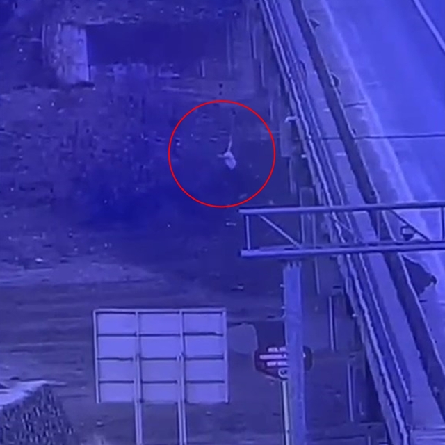 Viyadükten baraj gölüne atladı, jandarmanın attığı bidonlara tutunup kurtul...