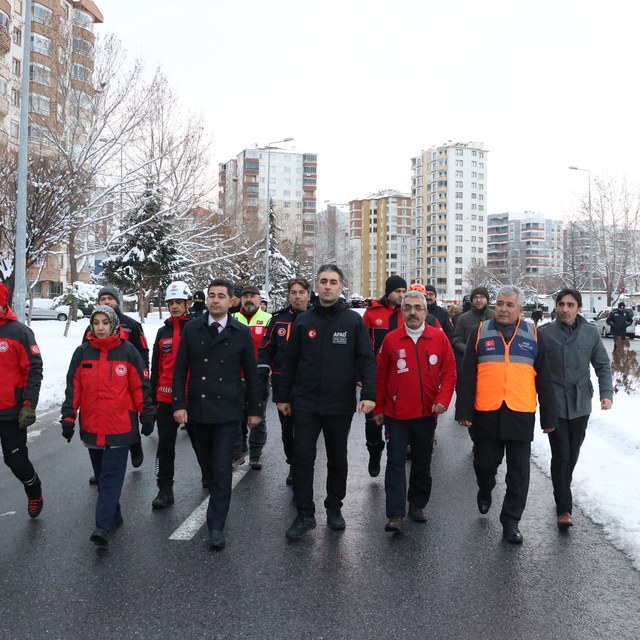 Kayseri'de depremde hayatını kaybedenler "sessiz yürüyüş"le anıldı