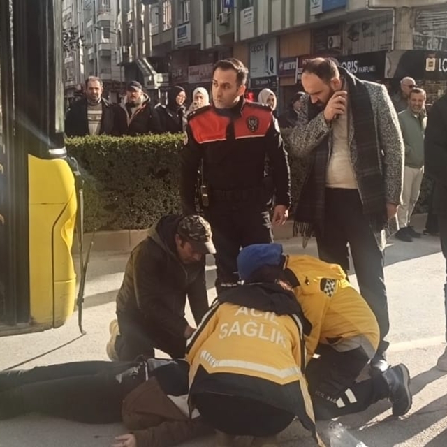 Çorum'da belediye halk otobüsünün çarptığı kişi yaralandı