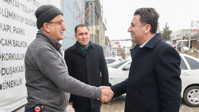 Bilecik Valisi Aygöl, 6 Şubat depremlerinden sonra kente yerleşen Hataylı depremzedeyi ziyaret etti