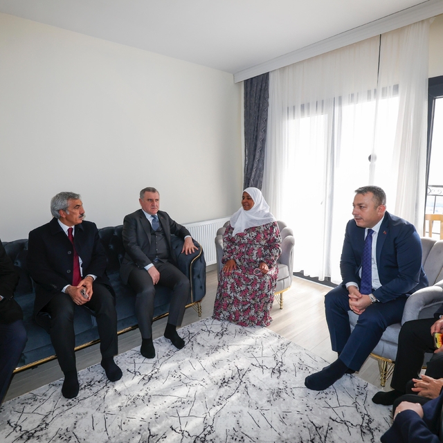 Bakan Bak: Depremzedeler yuvalarına kavuşana kadar durmayacağız (2)