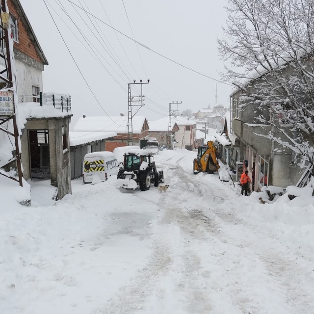 Terme'de karla mücadele çalışmaları devam ediyor