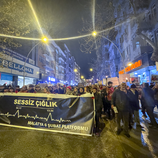 Malatya'da depremde hayatını kaybedenler anısına yürüyüş düzenlendi