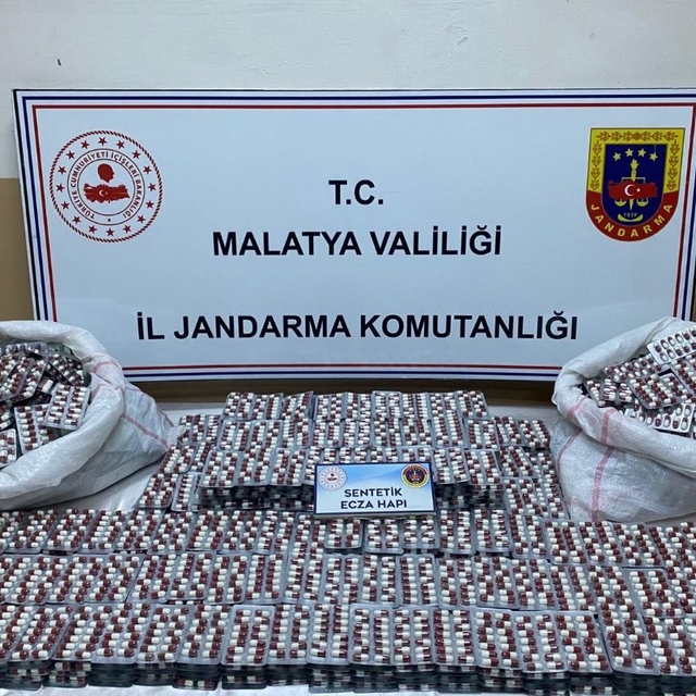 Malatya'da 15 bin 932 sentetik ecza hap ele geçirilidi
