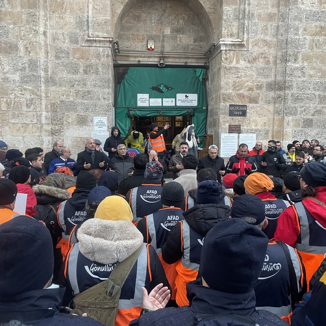 Bursa'da depremde hayatını kaybedenler "sessiz yürüyüş"le anıldı