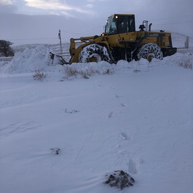 Niğde'de kardan kapanan 79 köy yolu ulaşıma açıldı