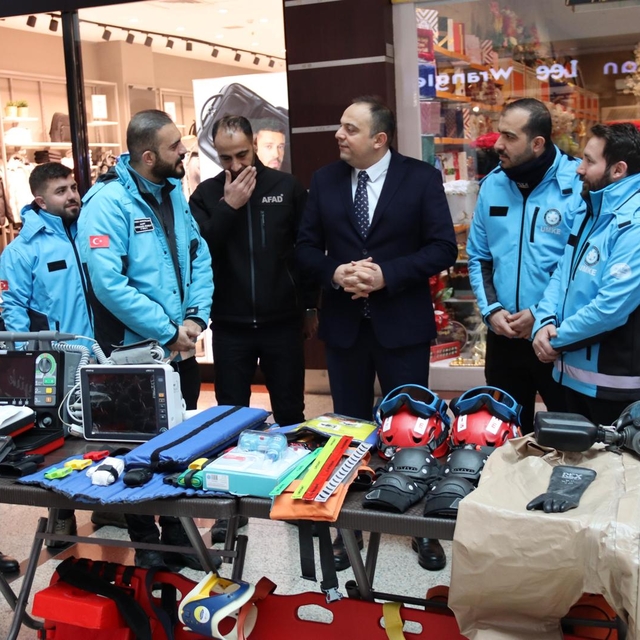 Tatvan'da deprem standı kuruldu