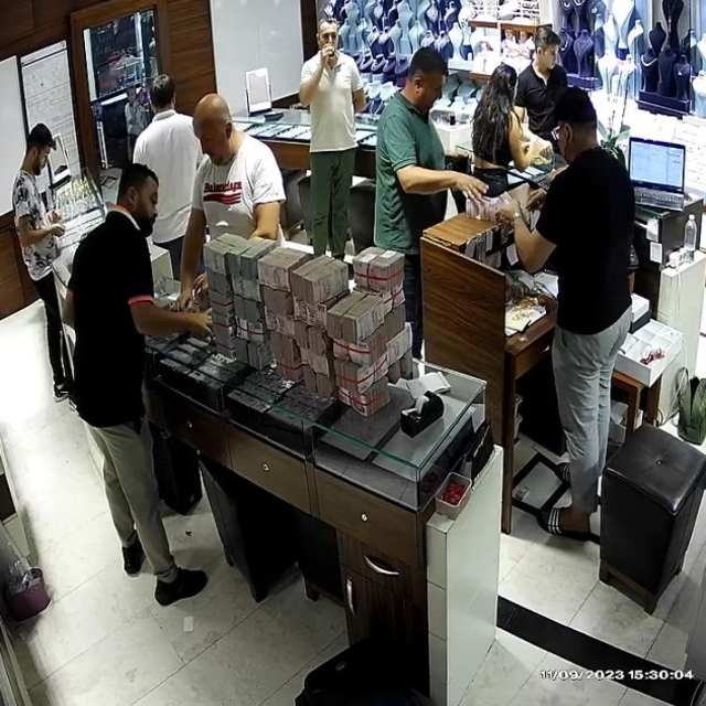 Antalya'da yasa dışı para transferine yönelik operasyonda 17 şüpheli yakala...