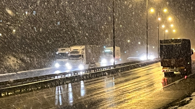 Kocaeli'de kar yağışı nedeniyle skuter ve motosikletlerin trafiği çıkışı yasaklandı (3)