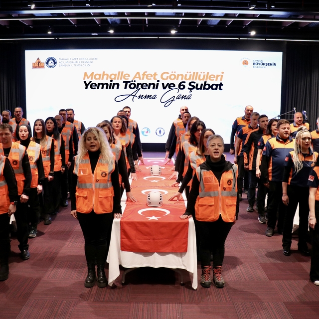 Samsun'da 6 Şubat depremlerinde hayatını kaybedenler anıldı, afet gönüllüle...