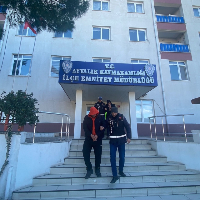 Balıkesir'de uyuşturucu operasyonlarında yakalanan 3 şüpheli tutuklandı