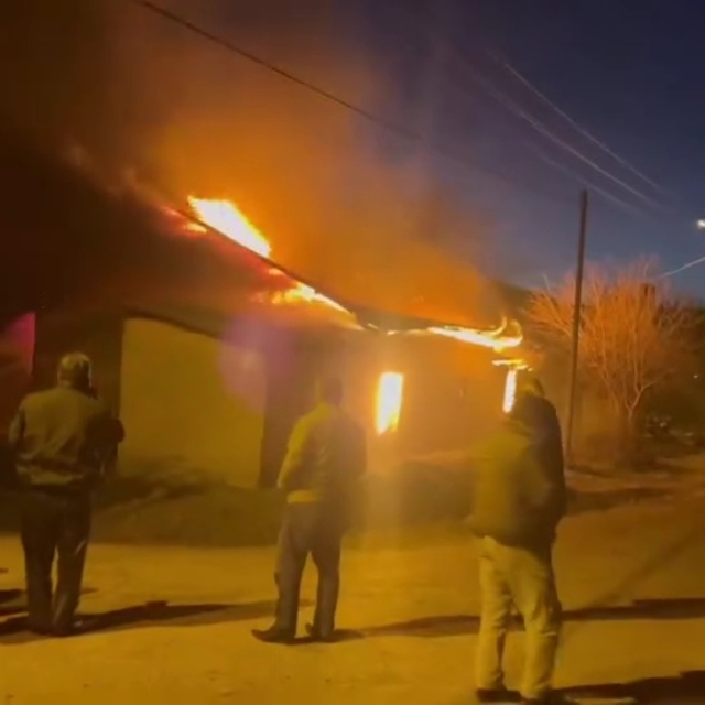 Adana'da bir evde çıkan yangın, bitişikteki evi de yaktı