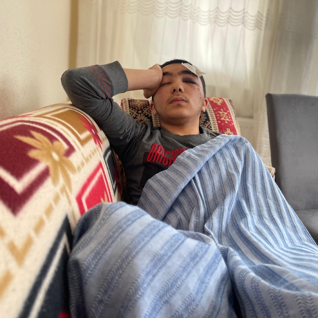 Isparta'da sahipsiz köpeklerin saldırısında yere düşen gencin kafatası çatl...