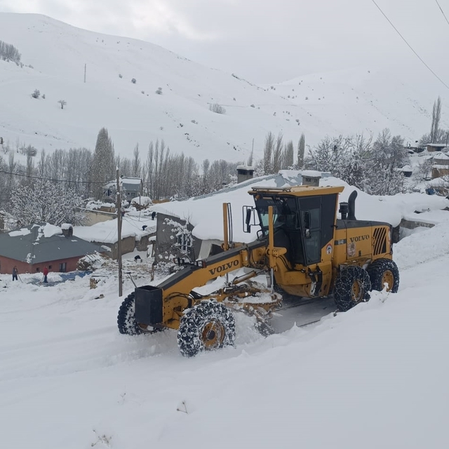 Van, Hakkari, Muş ve Bitlis'te 210 yerleşim yerine ulaşım sağlanamıyor