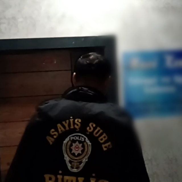 Kadınları fuhşa zorlayıp, uyuşturucu kuryeliği yaptıran çeteye operasyon: 9...