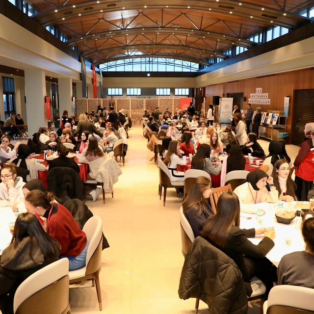 Bakan Yardımcıları Yılmaz ve Madak, Bitlis'te şehit ve gazi çocuklarıyla bu...