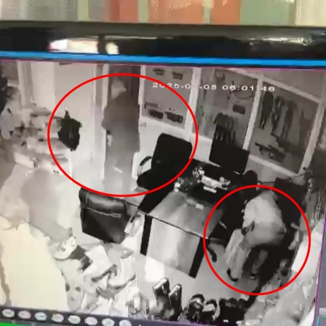 El arabası ile hırdavat dükkanından hırsızlık kamerada