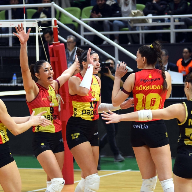 Göztepe ve Karşıyaka voleybolda evlerinde