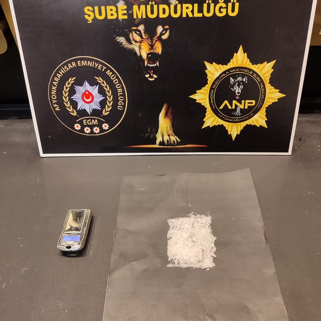 Afyonkarahisar'da uyuşturucu operasyonunda 2 zanlı tutuklandı