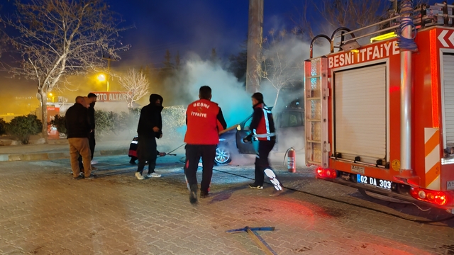 Adıyaman'da seyir halindeki otomobil alev aldı