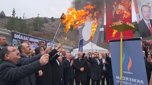 Ardanuç'taki konutlarda doğal gaz kullanımına başlandı