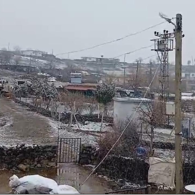 Diyarbakır'ın Çermik ilçesinde kar yağışı etkili oldu