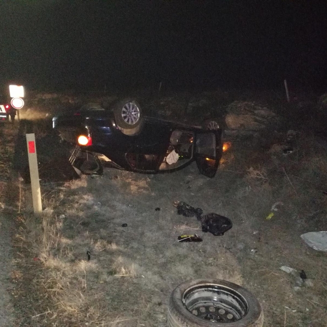 Afyonkarahisar'da şarampole devrilen otomobildeki 4 kişi yaralandı