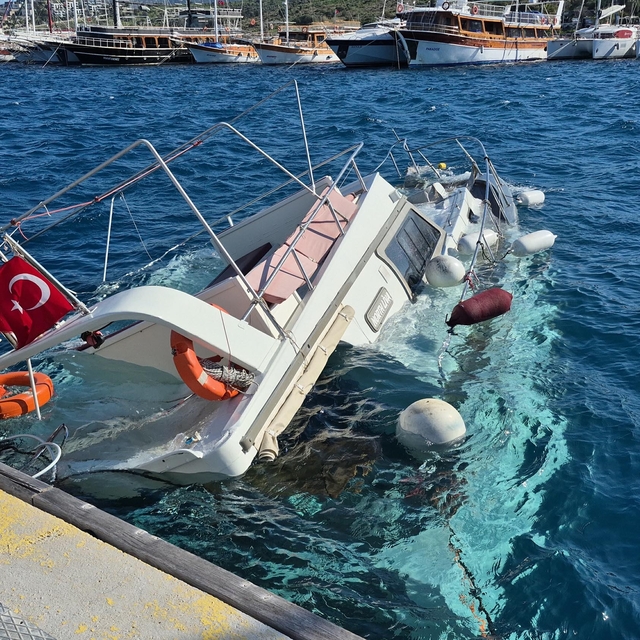 Bodrum'da 15 metrelik tekne battı