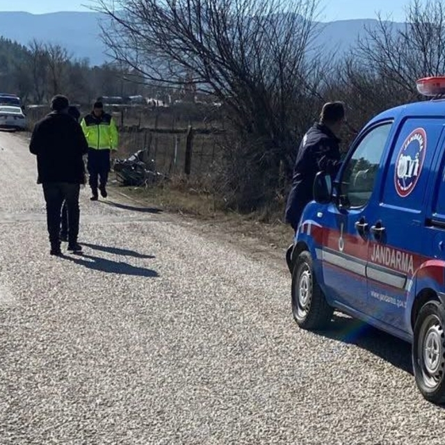 Burdur'da traktörden düşen kişiyi motosiklet kazasında öldü gibi göstermekl...