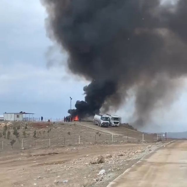 Batman'da atık petrol havuzunda çıkan yangın söndürüldü