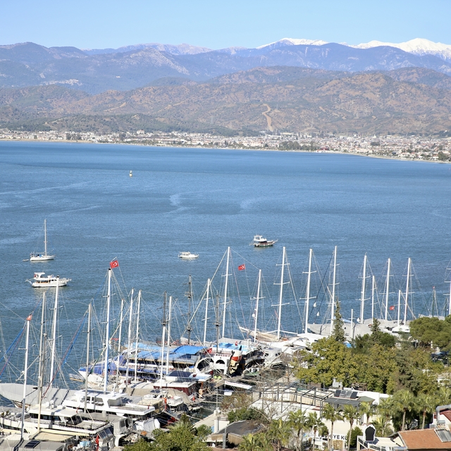 Fethiye'de kuvvetli rüzgar nedeniyle tekne battı