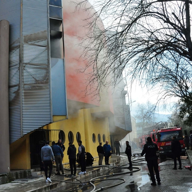 Manisa ayakkabıcılar sitesinde yangın
