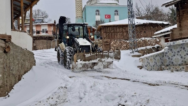 Amasya'nın Gümüşhacıöy ve Hamamözü ilçelerinde kar etkili oluyor