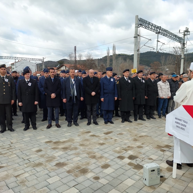 Yangında hayatını kaybeden Kıbrıs gazisi toprağa verildi