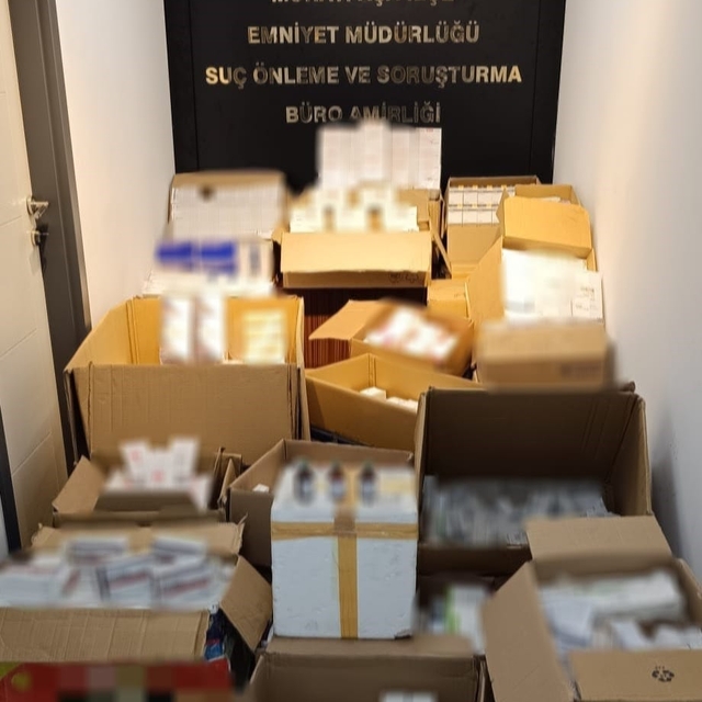 Antalya'da eczane dışında satışı yasak 5 bin 105 kutu ilaca el konuldu
