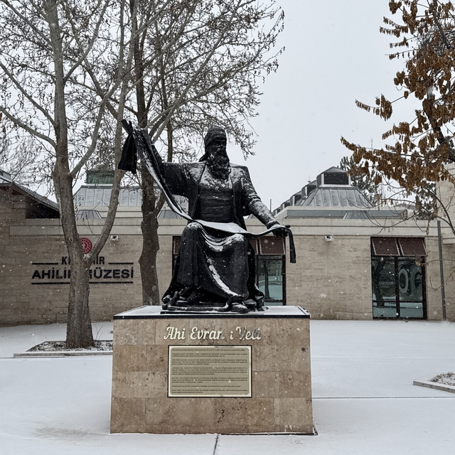 Kırşehir'de kar yağışı etkili oluyor