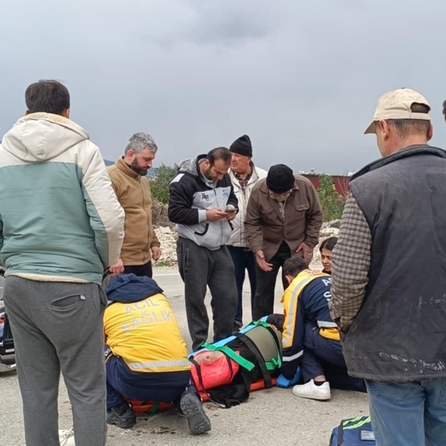 Samandağ'da otomobille çarpışan motosikletin sürücüsü yaralandı