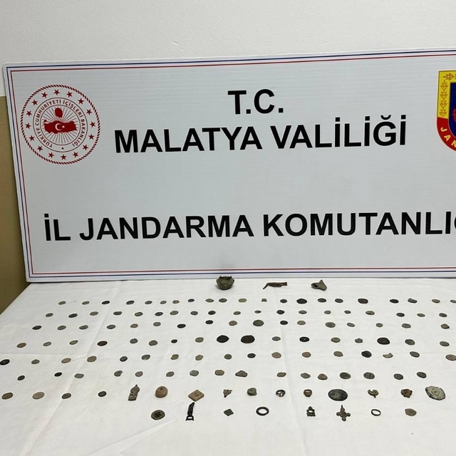 Malatya'da tarihi eser niteliğinde 131 sikke ele geçirildi