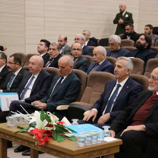 Kahramanmaraş'ta "Afetler ve Buhranlar Anında Alimlerin Sorumlulukları" pan...