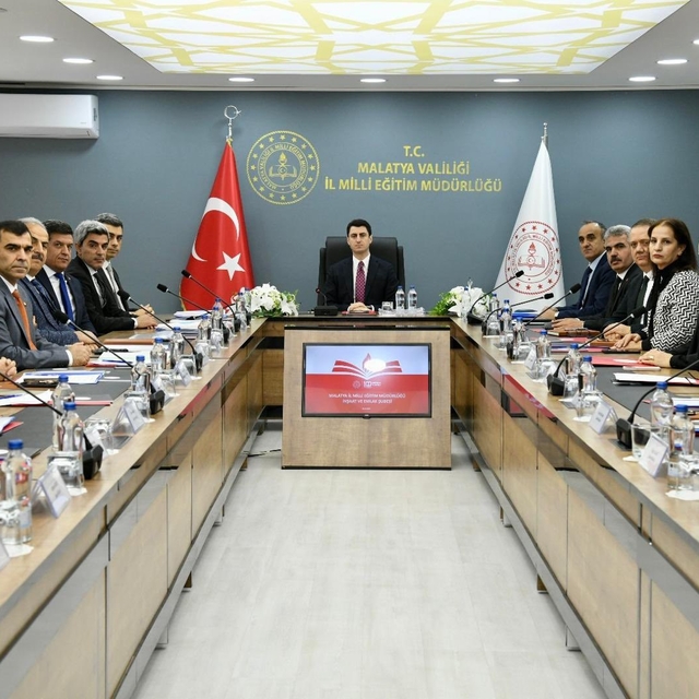 Milli Eğitim Bakan Yardımcısı Macit, depremlerin etkilediği Malatya'yı ziya...