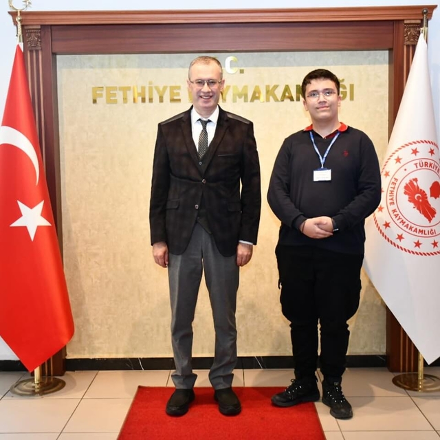 Hayali kaymakamlık olan öğrenci, Fethiye Kaymakamı Ertaş'ı ziyaret etti