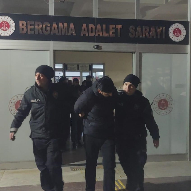 İzmir'deki uyuşturucu operasyonunda 4 şüpheli tutuklandı