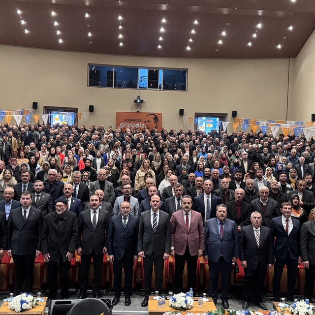 AK Parti'li Ömer İleri, partisinin Artvin İl Kongresi'nde konuştu: