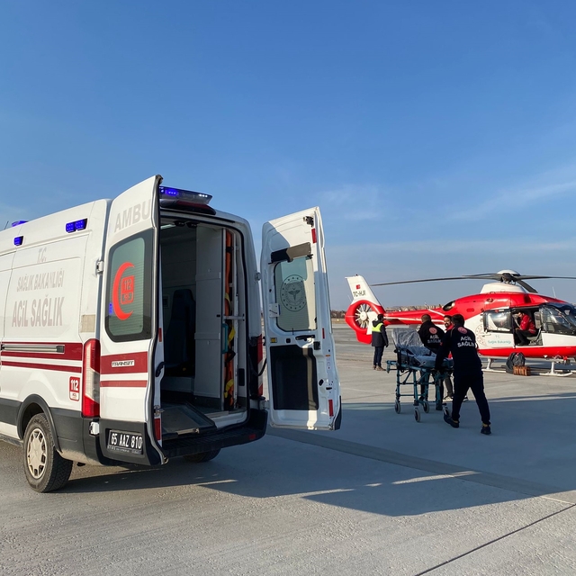 Van'da hamile kadın ambulans helikopterle hastaneye ulaştırıldı