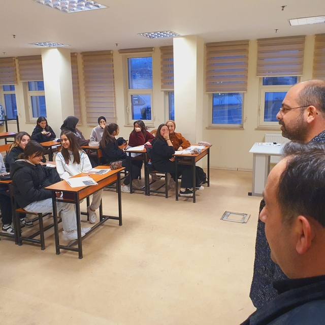 Tosya Belediye Başkanı Kavaklıgil'den eğitim merkezine ziyaret