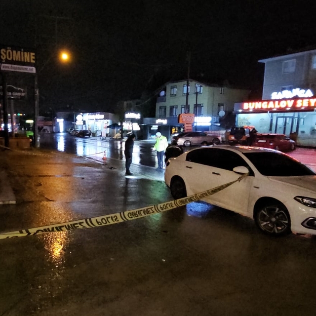 Sakarya'da ateş açılan otomobildeki bir kişi öldü, bir kişi yaralandı