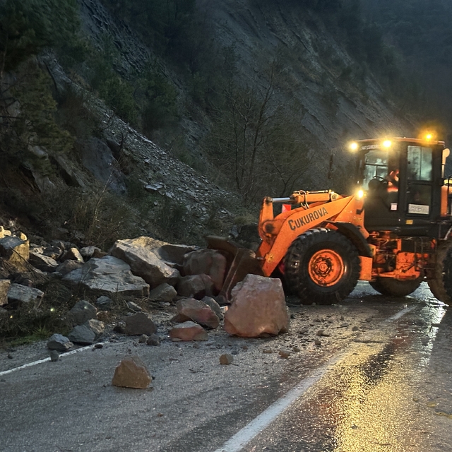 Sinop'ta kar yağışı heyelanlara yol açtı