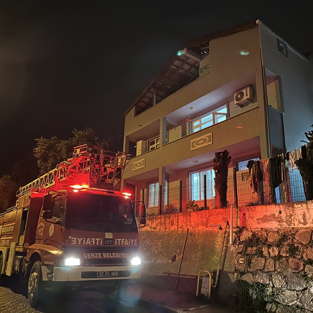 Sinop'ta bir apartmanın bacasında çıkan yangın söndürüldü