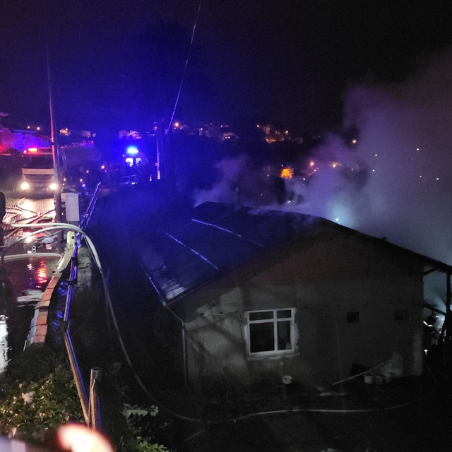 Alkolün etkisiyle eve giremedi, kömürlükte yaktığı ateş yangın çıkardı